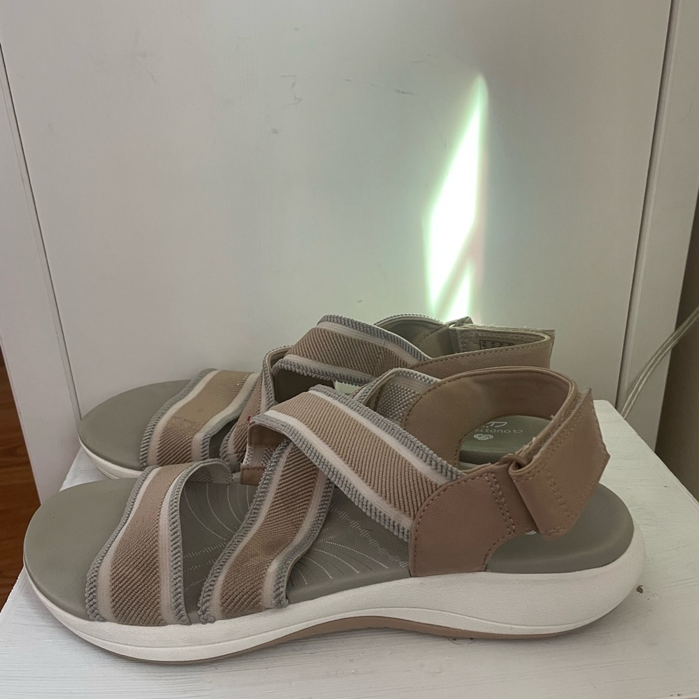 Clarks Beige‎ and Gray Sandals